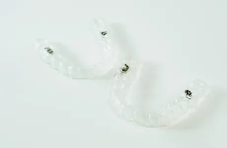 目立ちにくいマウスピース矯正での再治療